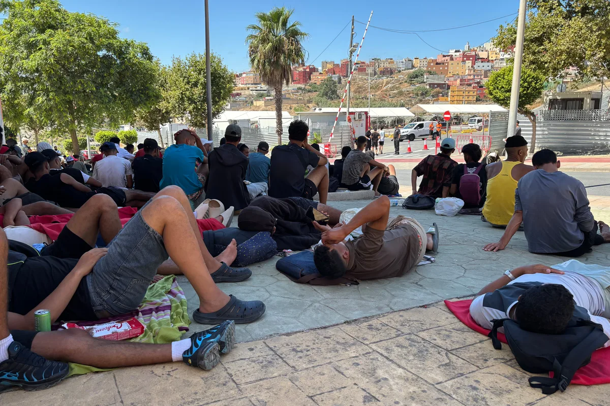 Los migrantes de Ceuta que recelan de los espacios de acogida: “Nos quieren ahí porque es más fácil expulsarnos”