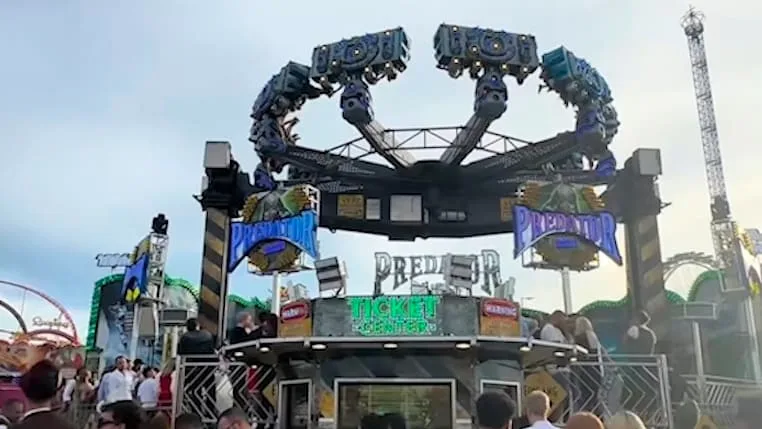 Schreckmoment auf der Wiesn - Fahrgäste bleiben kopfüber stecken