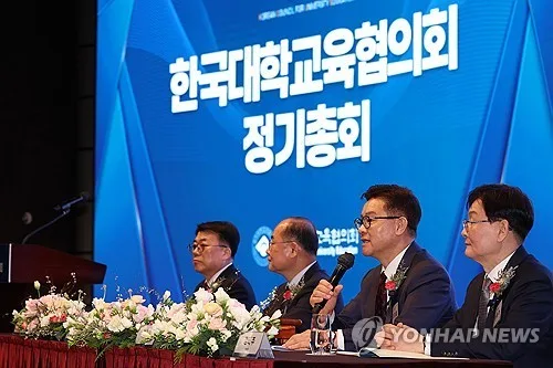 4년제대 56% "AX 투자 필요하지만 계획 못세워"…재원 부족
