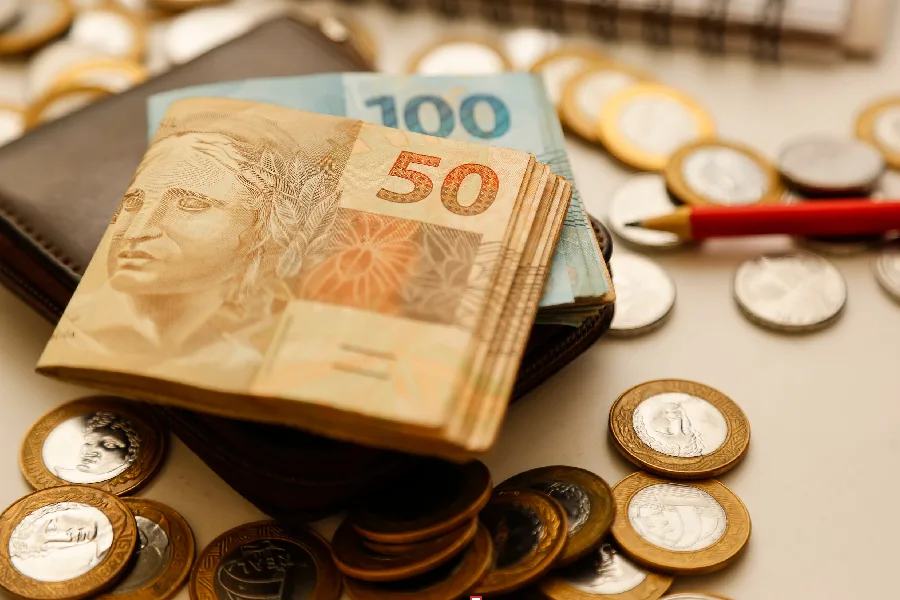 Renda do 1% mais rico é 31,5 vezes maior que a de 50% dos brasileiros
