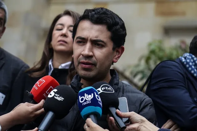 Daniel Briceño arremetió contra la izquierda por presencia de francotiradores durante las marchas contra el Gobierno De la Espriella en Bogotá: “La ridícula mentira”