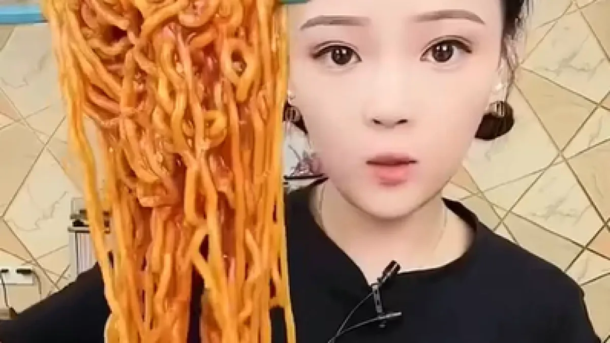 Muere de un infarto a los 24 años la 'influencer' china Yingying, conocida por comer grandes cantidades en directo