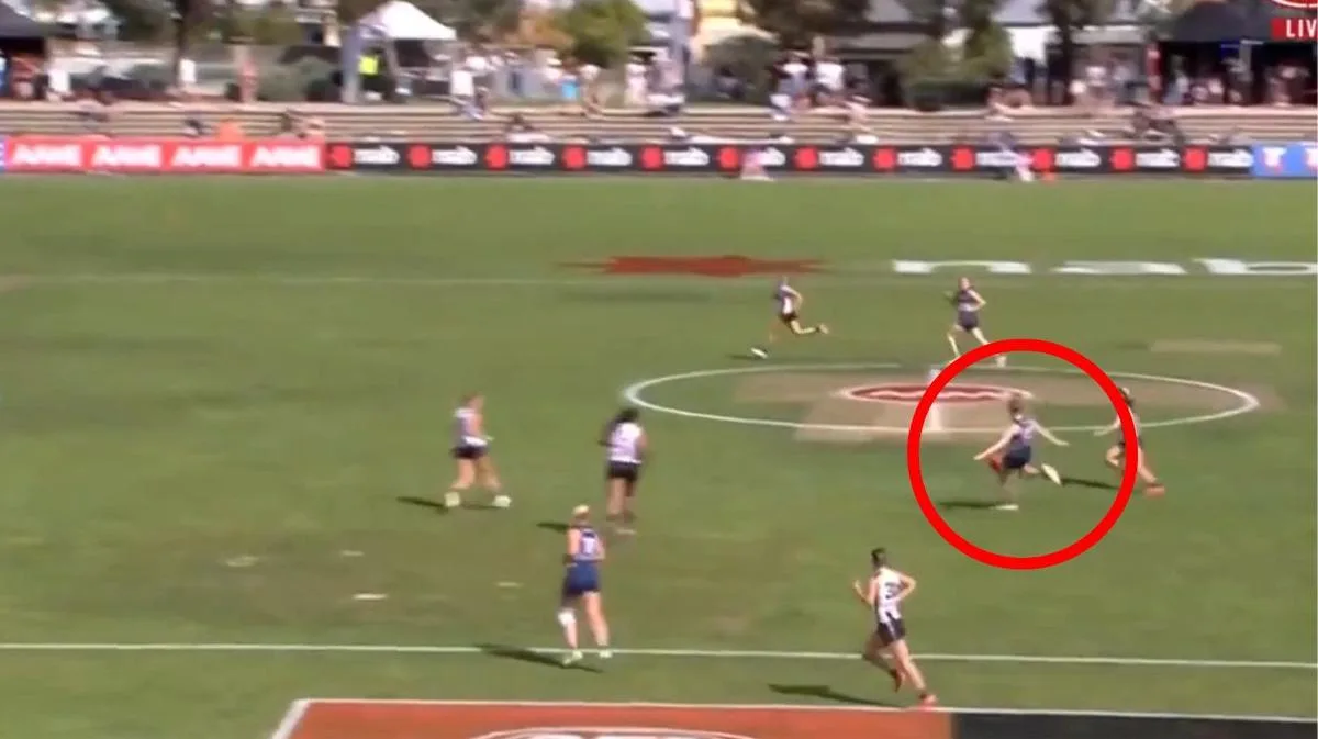 AFLW stunner as Geelong star Aishling Moloney kicks a goal from halfway in big win over Collingwood