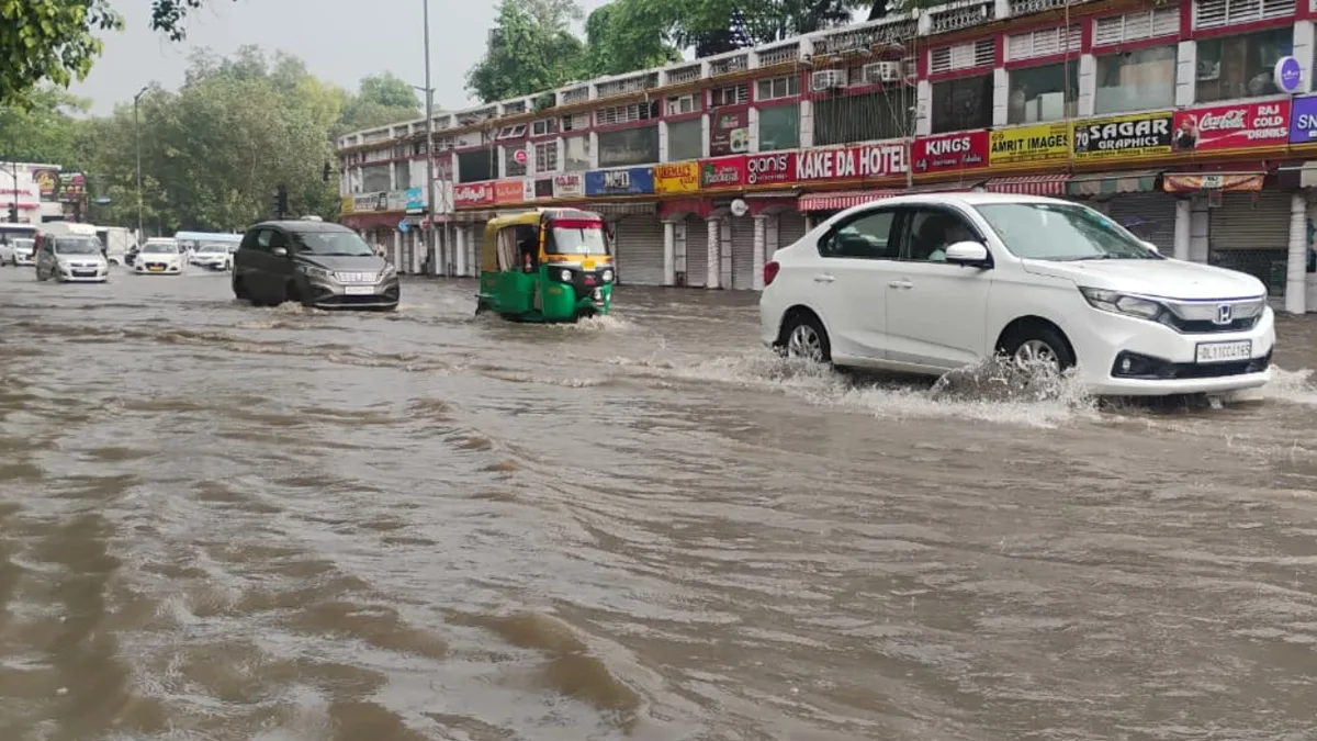 Heavy rain lashes Delhi-NCR; Gurgaon offices, schools shift to online mode