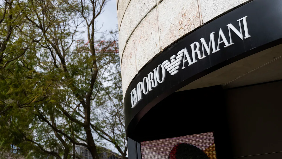 Emporio Armani contrata antigo designer da Versace