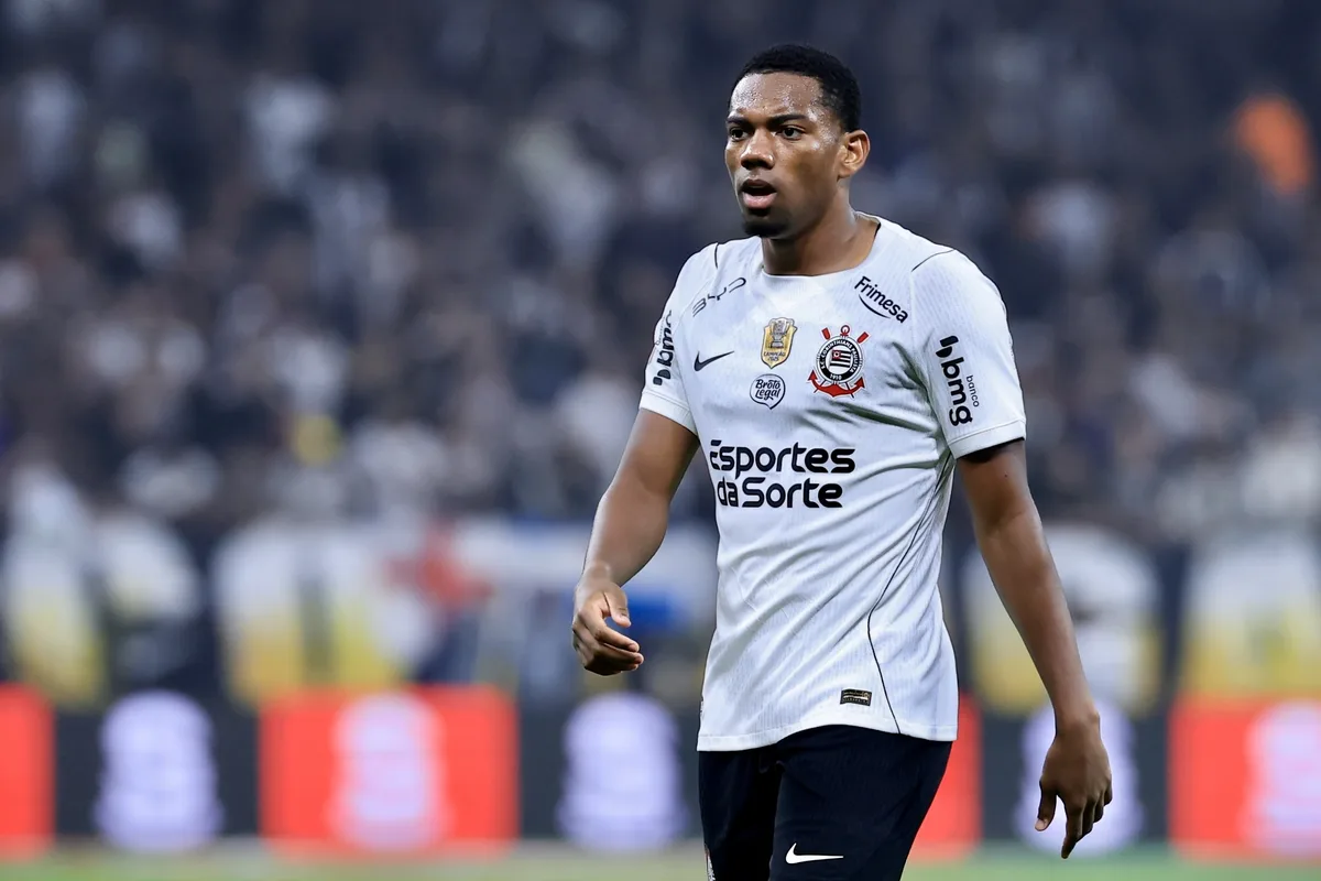 Nottingham Forest aceita deixar André no Corinthians até o fim do ano; valor do negócio é entrave