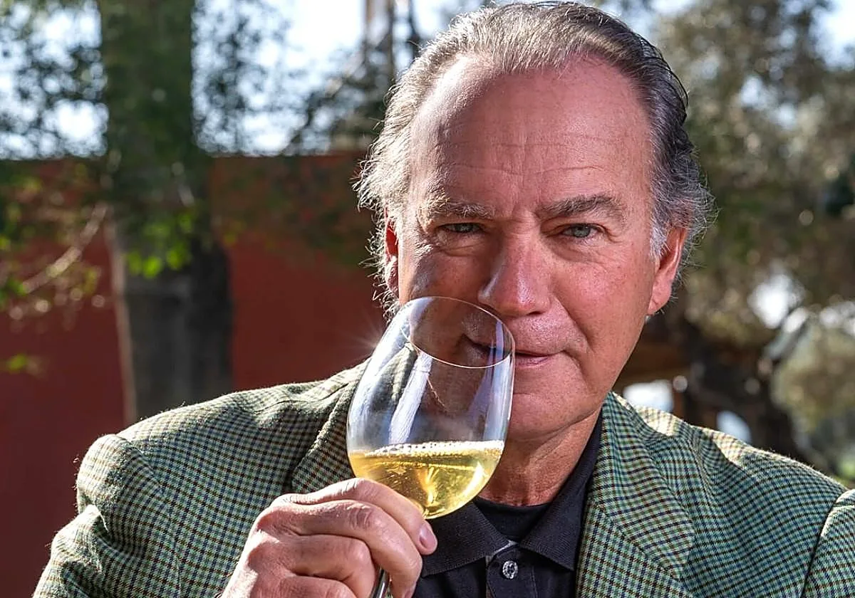 Bertín Osborne, 71 años: «Desayuno unos huevos revueltos con pavo o lo que sea, una copa de vino tinto y unos picos»