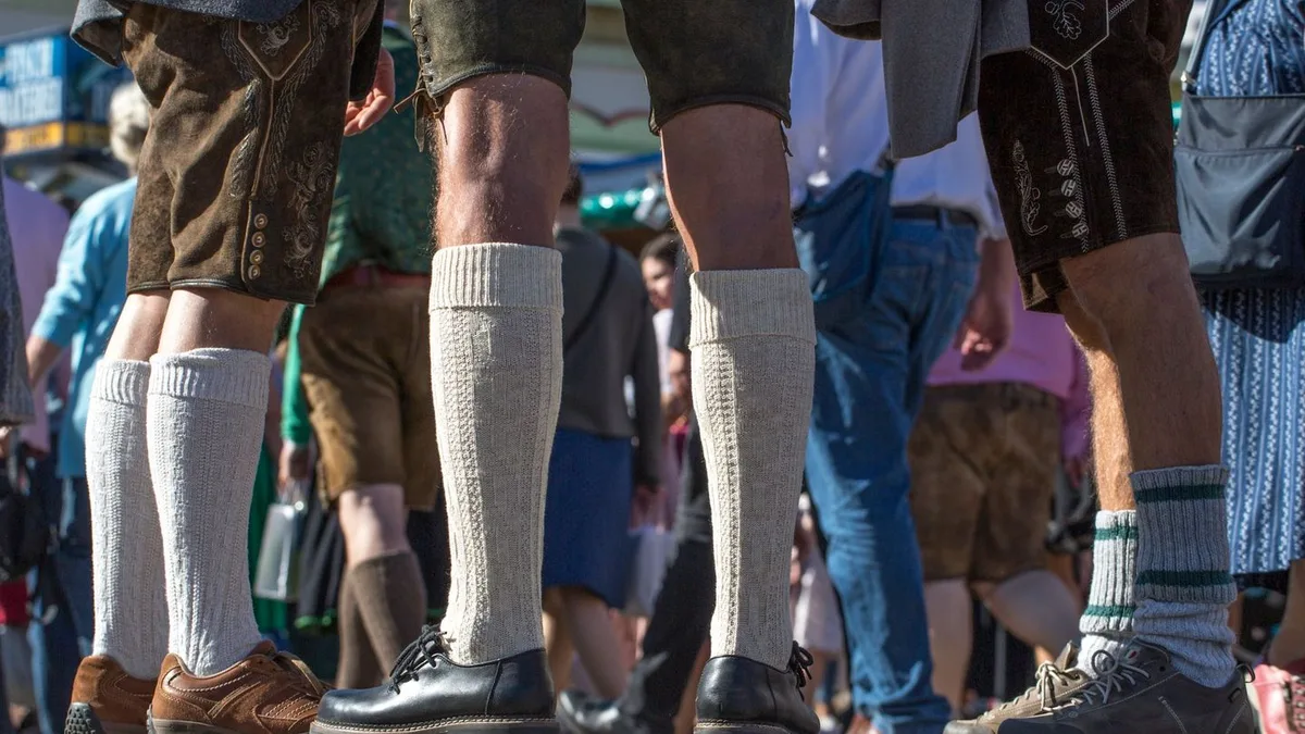 Kein "Sepplfasching": Lederhosen- und Dirndl-Verbot zum Oktoberfest: Münchner Bars sperren Trachten aus