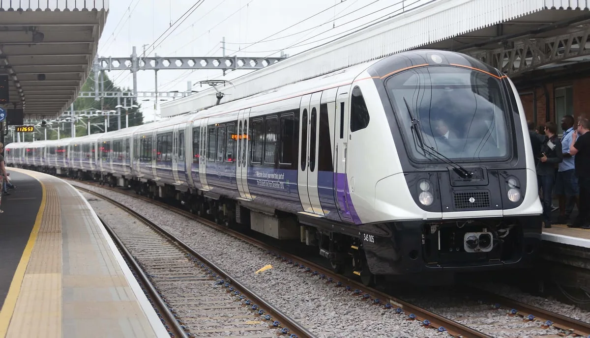 London travel news LIVE: Elizabeth line and Tube suspensions hit network