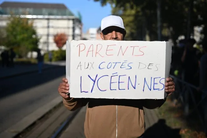Révolte lycéenne: les parents solidaires, entre inquiétude et fierté