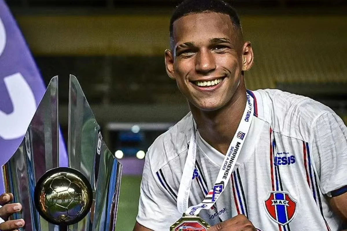 Sousa anuncia a contratação do lateral-esquerdo Gabriel Fontes para temporada de 2027