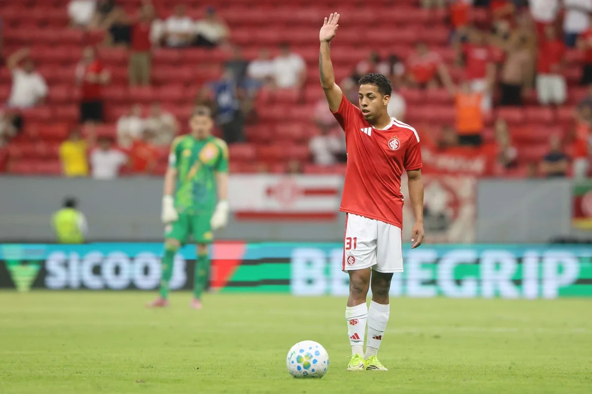 Allex tem lesão e vira desfalque do Inter no Gre-Nal; veja relacionados