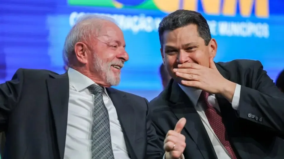 Alcolumbre diz que tratou de ‘relação institucional do futuro’ em conversa com Lula
