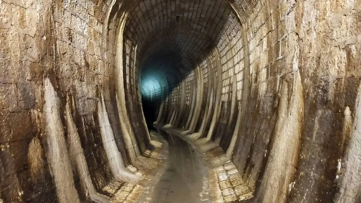 Roma movilizó a 30.000 hombres para perforar una montaña y hacer desaparecer un lago: una obra que nadie superó en 1.800 años