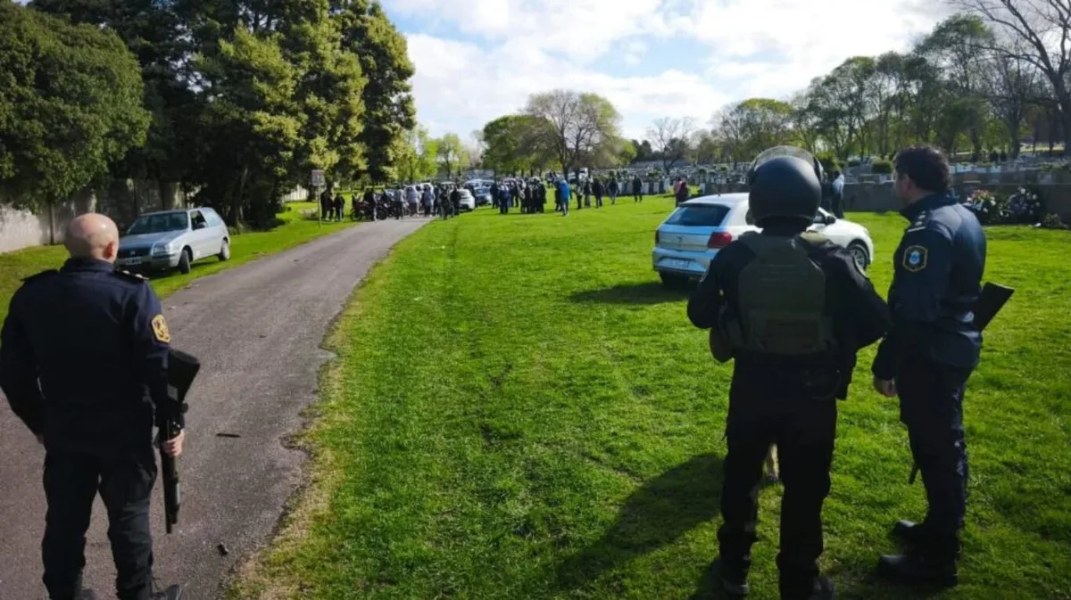 Mar del Plata: Despidieron a un hombre con una caravana de motos y hubo persecuciones dentro del cementerio