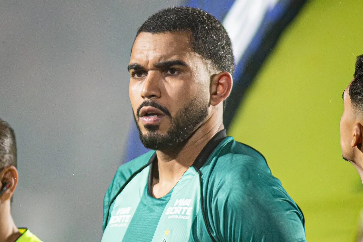 Arcanjo lamenta gols perdidos, mas vê derrota "do grupo" no BaVi