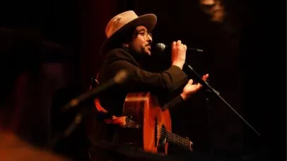 Zeeba celebra 10 anos de carreira com ‘Atemporal’: ‘Essas músicas não caem; são atemporais’