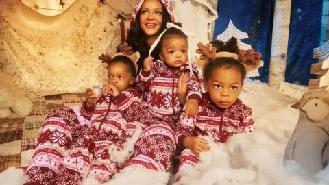 Rihanna presenta la nueva colección navideña de Savage X Fenty junto a sus tres hijos y sorprende con sus pijamas a juego