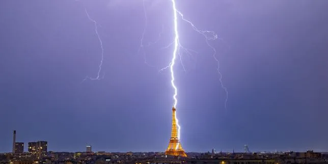 La tour Eiffel, monument de carte postale plombé par les scandales