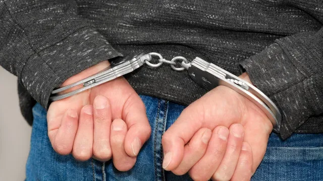 Mulher agredida e ameaçada de morte durante anos pelo filho em Cascais
