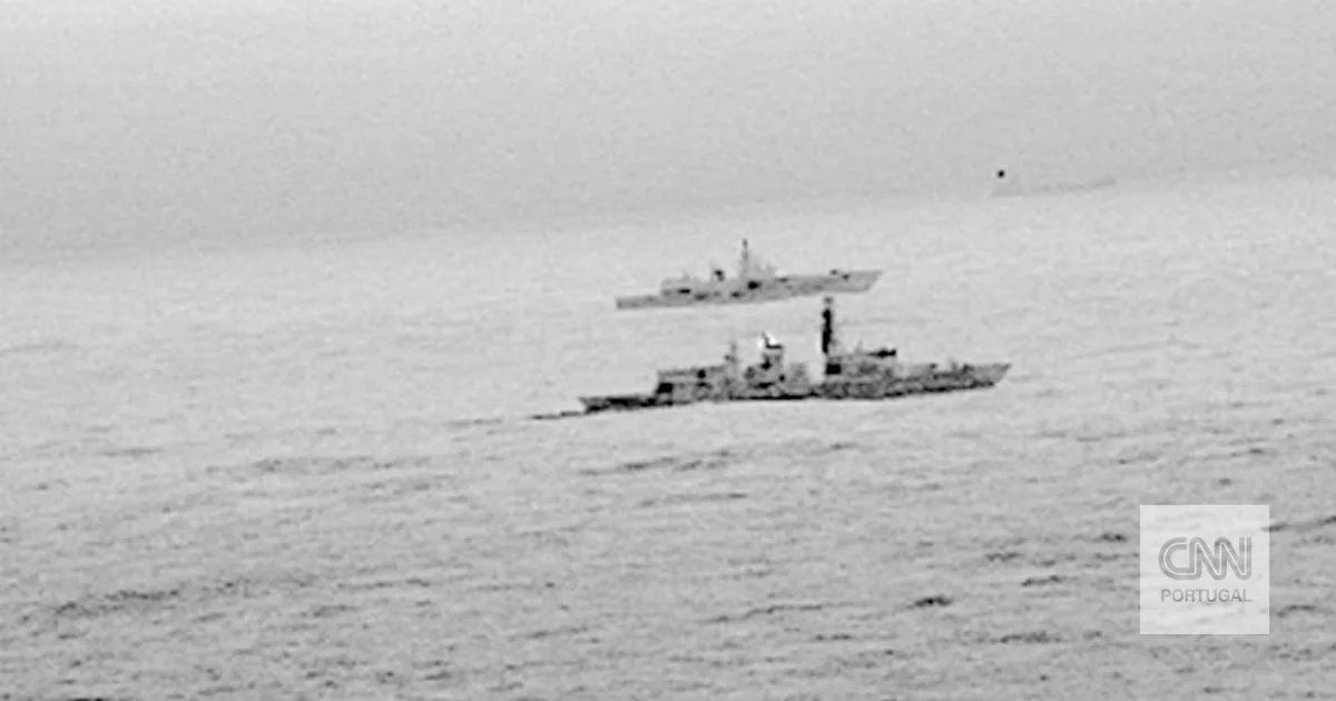 Marinha Real conclui operação de vigilância “intensa” a navios da frota fantasma russa em águas britânicas