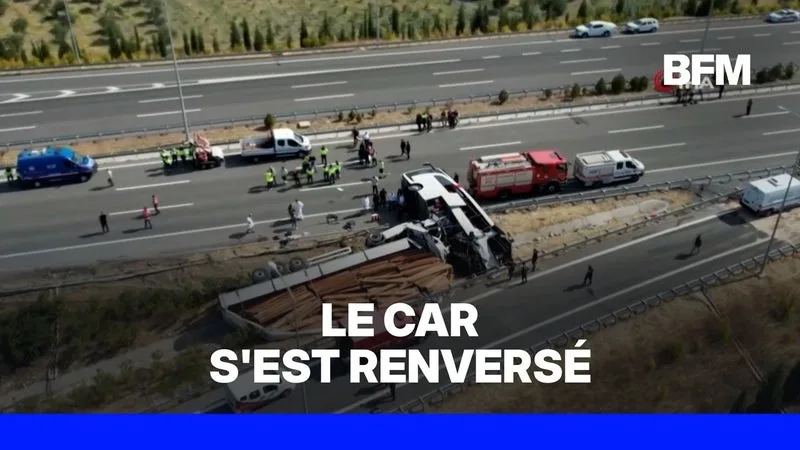 Turquie: au moins onze morts et 27 blessés dans un accident entre un car et un camion.