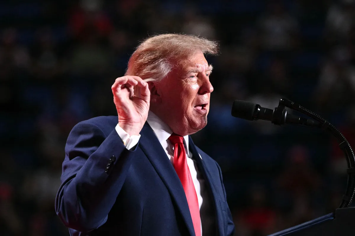 Trump redobla la apuesta, y considerará “enemigo” a quien no diga “superinteligencia” en vez de IA