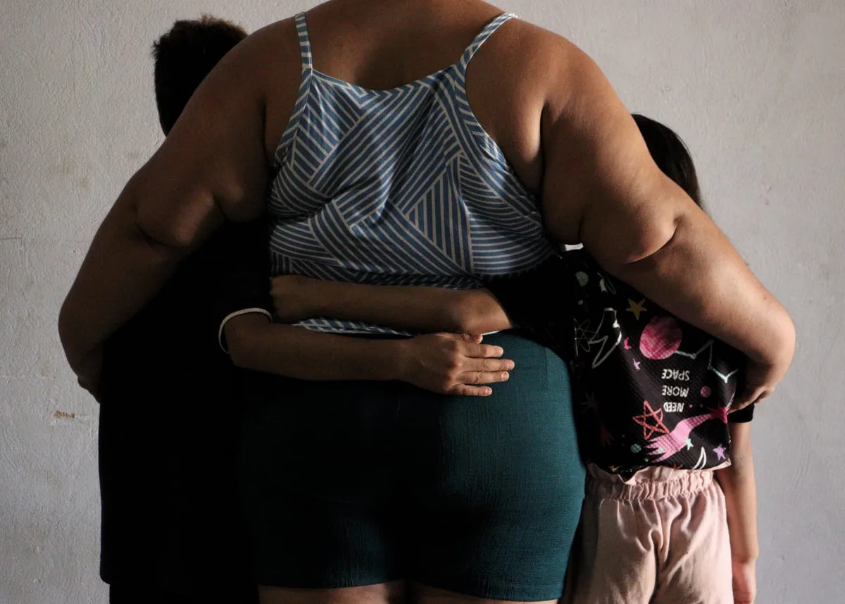Antes de sequestrar bebê, suspeita teria abordado outra mãe em frente a UPA