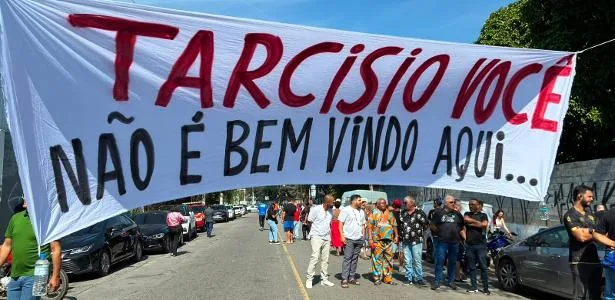 Moradores da Grande SP protestam contra Tarcísio em início de campanha