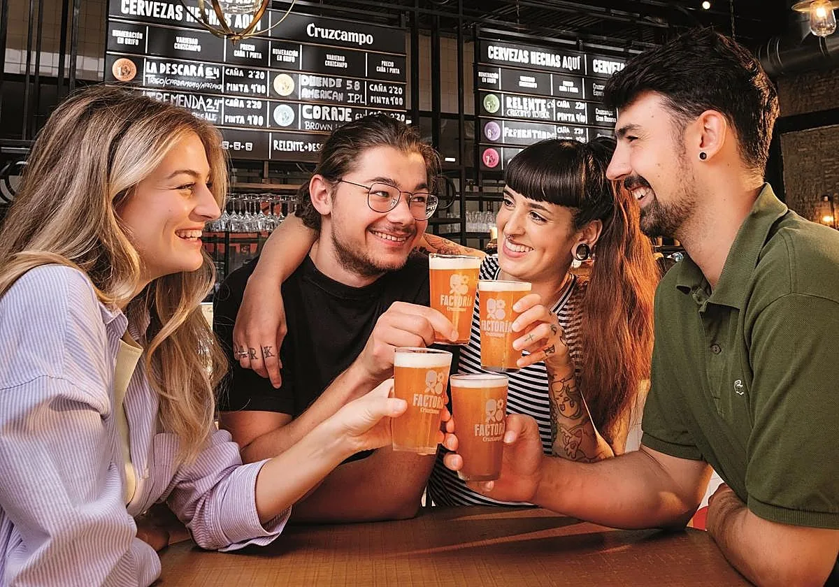 La Fundación Cruzcampo presenta 'La Otoñá': visitas a la fábrica, talleres de cerveza y catas maridadas con tapas
