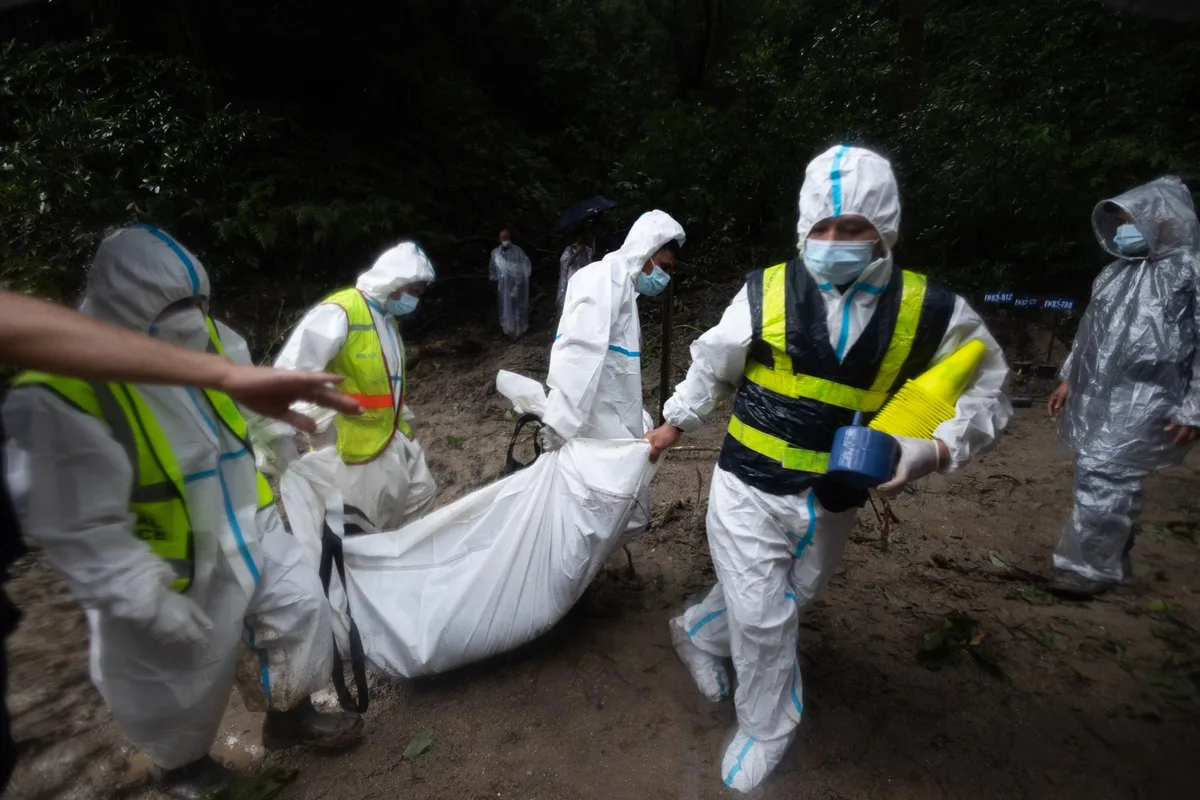 Nepal y China elevan a 1.225 los muertos al cumplirse una semana de operaciones tras riada