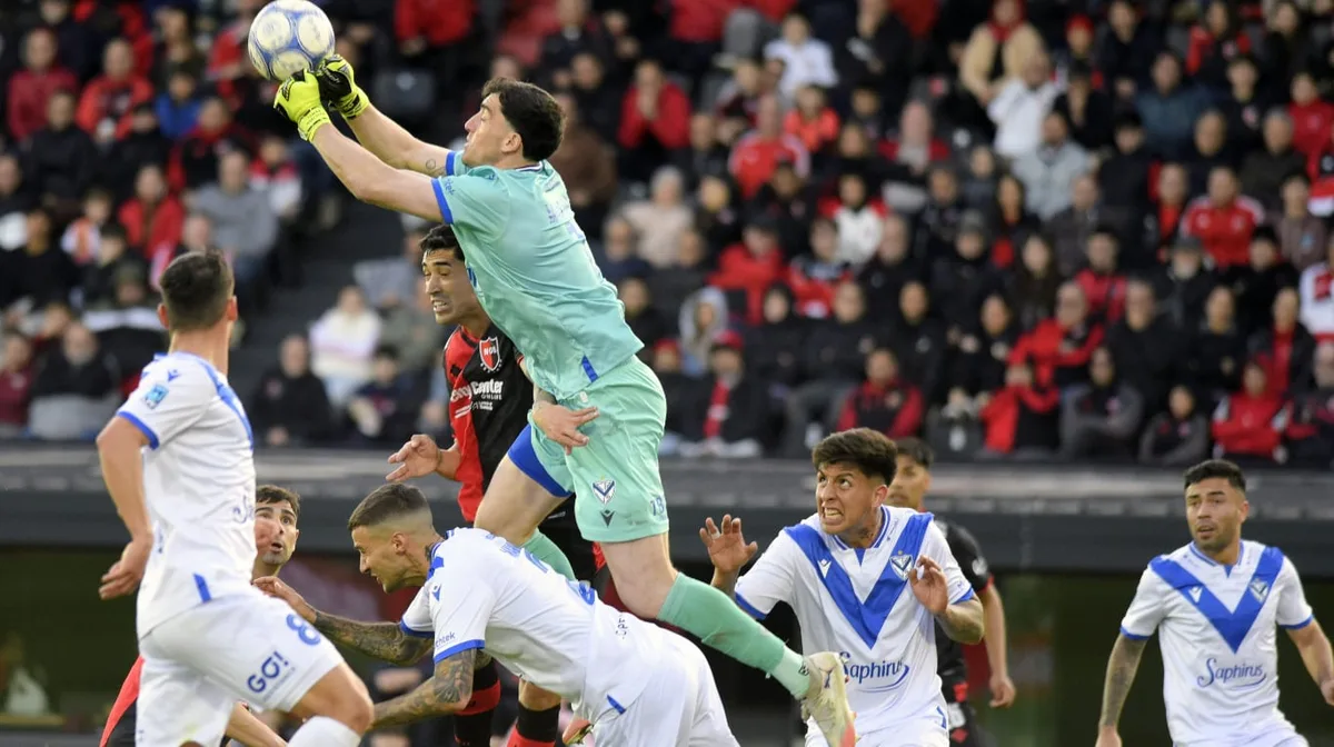 Emmanuel Mammana sufrió una grave lesión ante Newell’s: fue operado de urgencia en Rosario y quedó en terapia intensiva