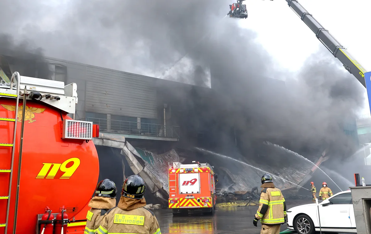 인천 서해구 물류센터 화재… 6시간 넘게 진화 중