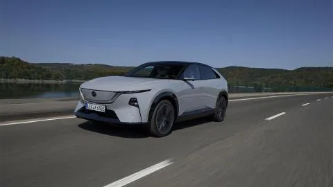 Mazda se hace grande con el nuevo CX-6e: diseño japonés en un SUV eléctrico con casi 500 km de autonomía