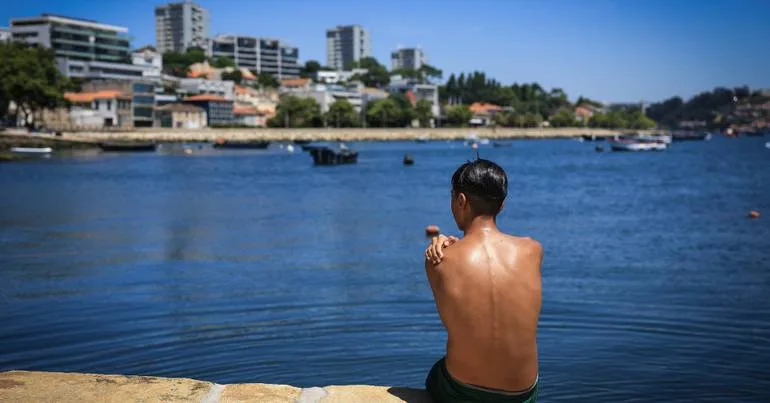 Aviso de tempo quente estendido até terça-feira