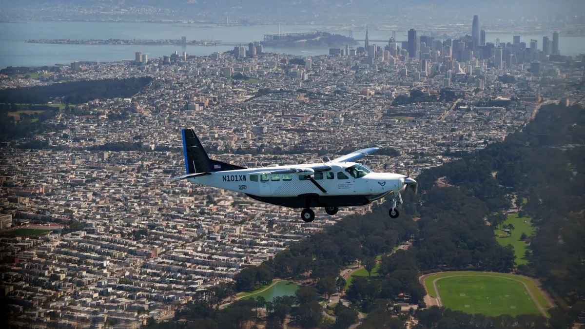 Un avion autonome réalise le tout premier vol transcontinental presque sans pilote aux États-Unis