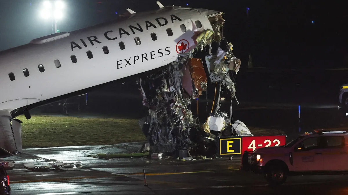 2 LaGuardia Air Traffic Controllers Left Work Early Before Crash: Report