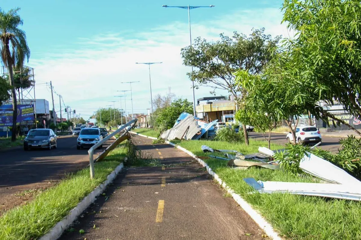 Estado envia máquinas e equipes para ajudar Campo Grande após temporal