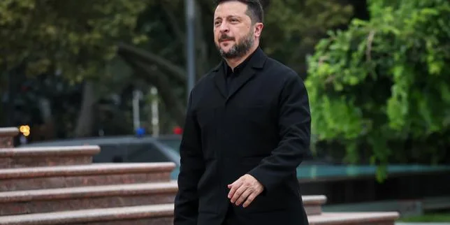 EN DIRECT, guerre en Ukraine : le pays prévoit de produire 1 000 drones par jour pour frapper la Russie, dit Volodymyr Zelensky