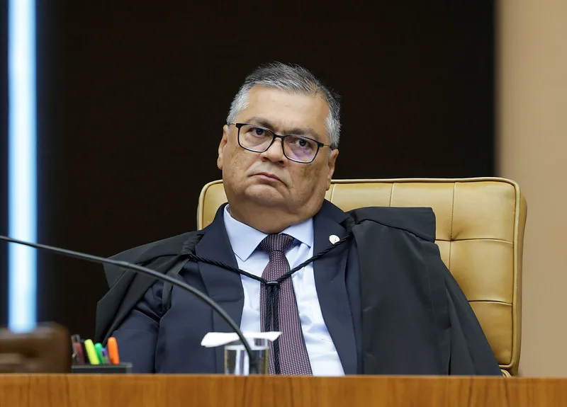 Dino afasta sobrinho de governador do Maranhão do Tribunal de Contas