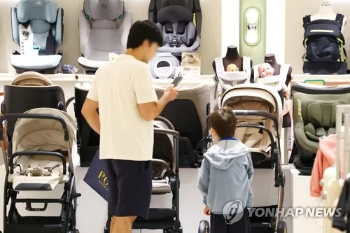 하루차 양육지원금 3천400만원 격차…정부, 1월생부터 지급 검토