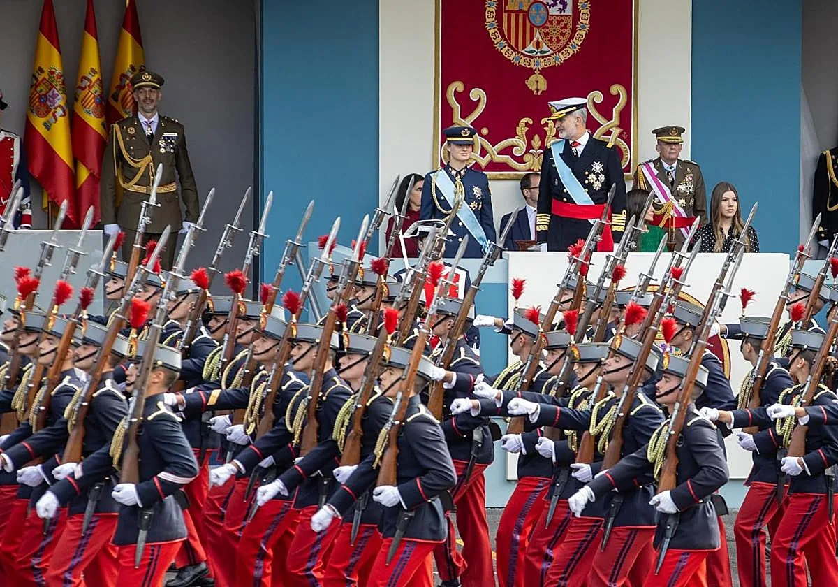 A qué hora es el desfile de las Fuerzas Armadas hoy, dónde ver gratis en televisión y online, recorrido y cortes de tráfico en Madrid hoy por el Día de la Fiesta Nacional