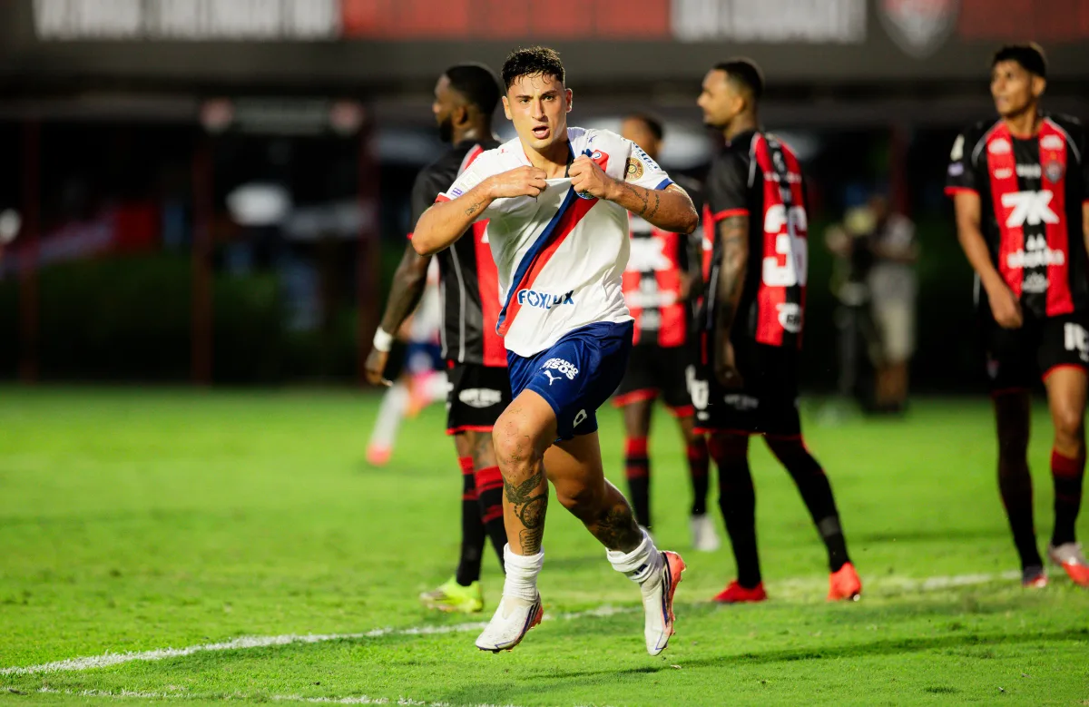 Bahia bate Vitória em clássico e volta a vencer após cinco jogos no Brasileiro