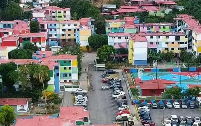 Continúan trabajos de recuperación en edificaciones del 23 de Enero