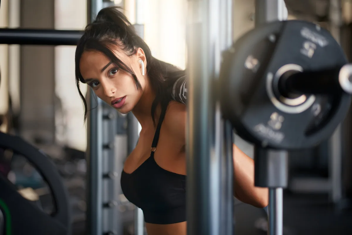 Sentadilla trasera, una variante ideal para fortalecer los glúteos y ganar masa muscular en las piernas
