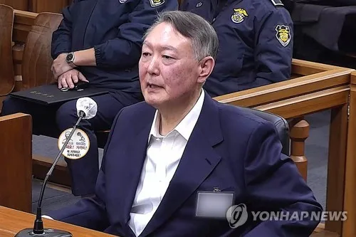 '비상계엄 정당화 메시지' 尹, 내달 16일 1심 재판 시작