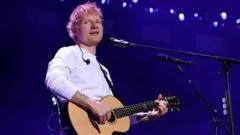 Ed Sheeran admite ter cometido 'erros' após polêmica pela exclusão de rapper pró-Palestina de sua turnê nos EUA