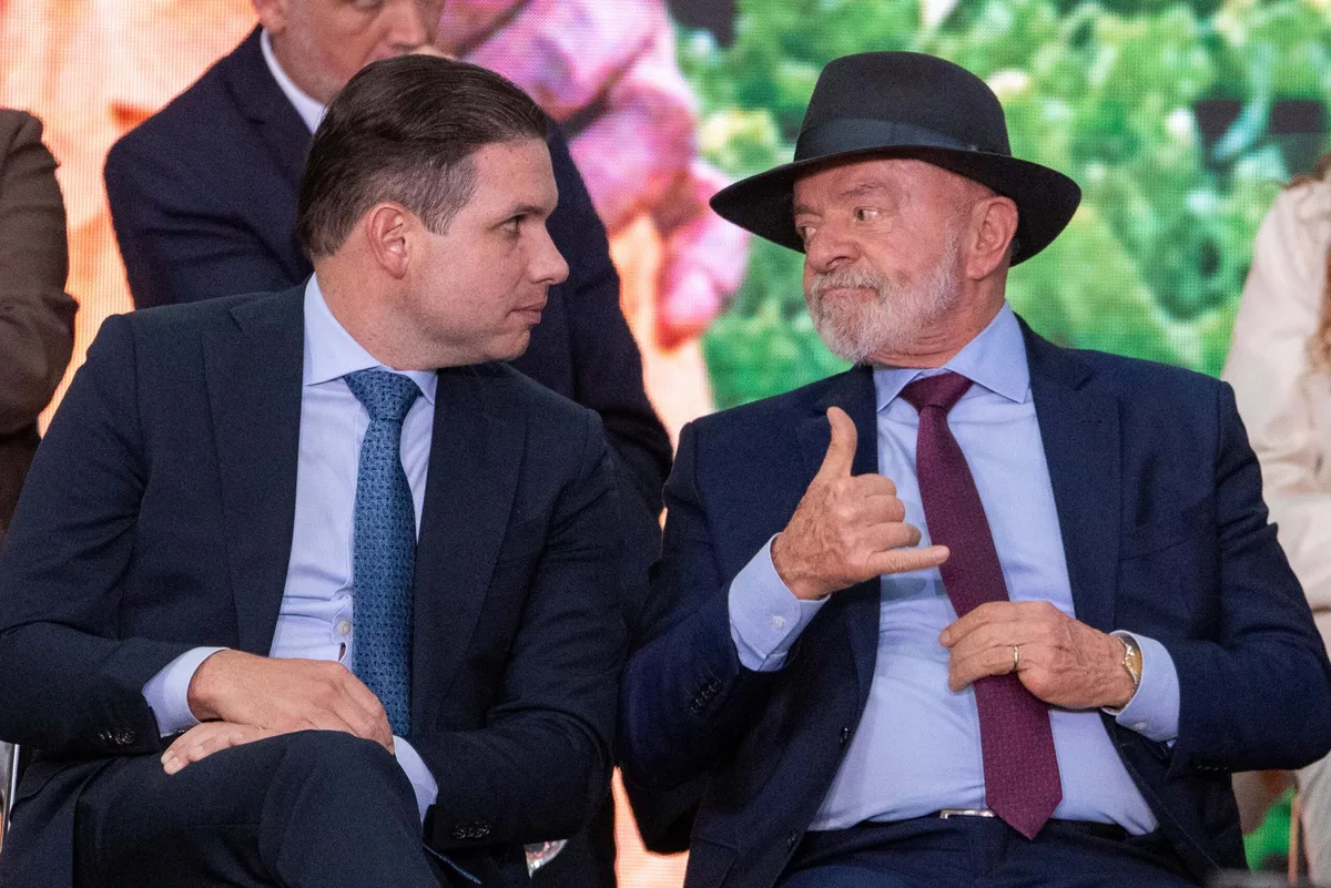 Aproximação de Motta com Lula afasta PL do presidente da Câmara