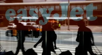 Tripulantes da easyJet reúnem-se em assembleia de emergência e sindicato não exclui greve