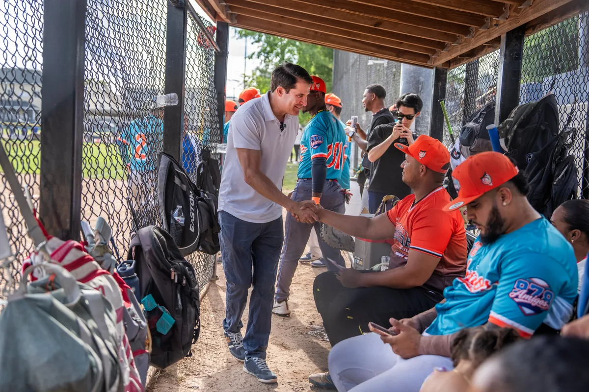 Lo que estamos escuchando de los votantes latinos: los republicanos tienen las prioridades totalmente equivocadas